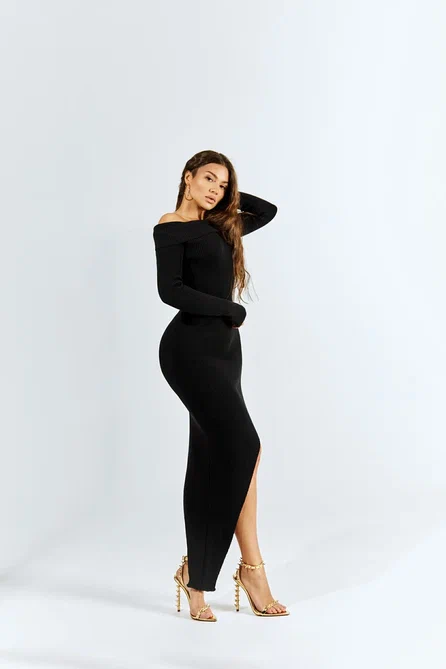 картинка Платье с открытыми плечами черное от интернет магазина