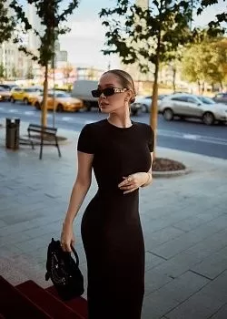 Базовое черное платье