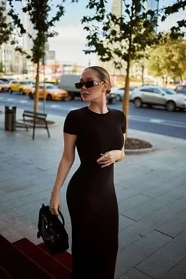Базовое черное платье