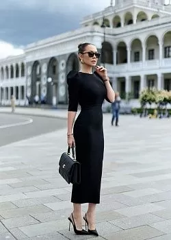 Платье-футляр с рукавом-фонарик