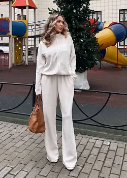 Костюм из облегченной ткани