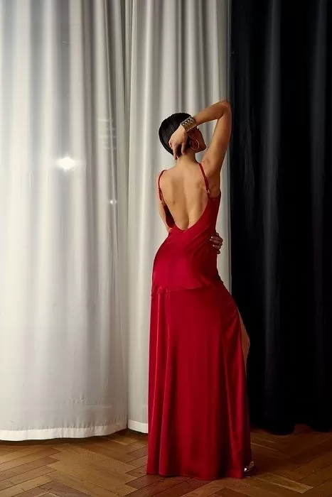 картинка Вечернее платье алого цвета от интернет магазина